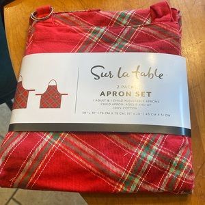 Toddler and adult matching apron set